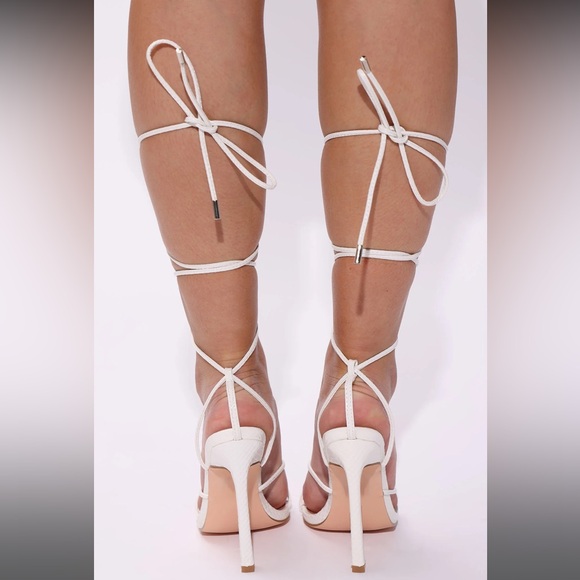 Size 7 fashion nova heels - white - Picture 8 of 8